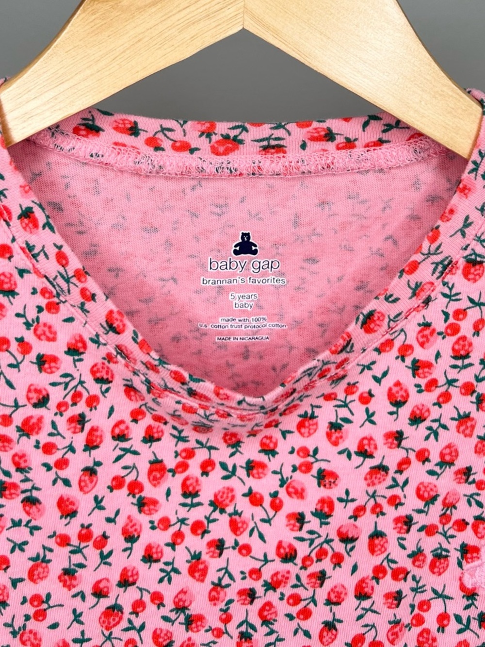 GAP - Relaxed T-Shirt and Ruffle Shorts - Coral Frost / Strawberries, Cherries - Picture 2 of 5